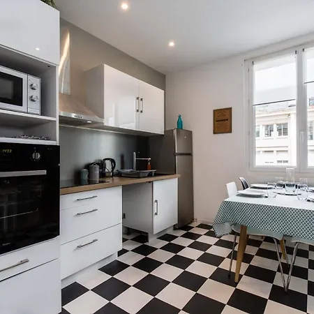 2 Chambres Hypercentre Nazaire Apartment *